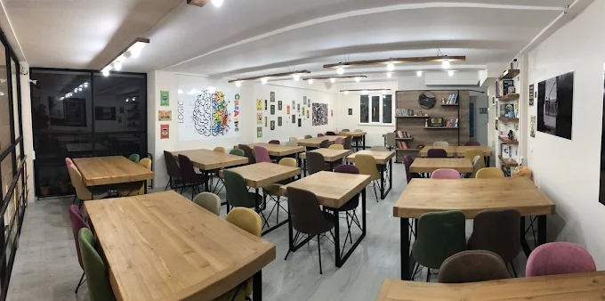 Uykusuz Cafe / Kütüphane