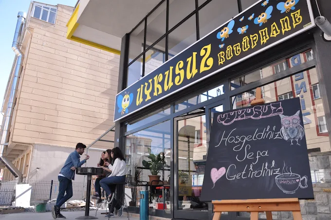 Uykusuz Cafe / Kütüphane