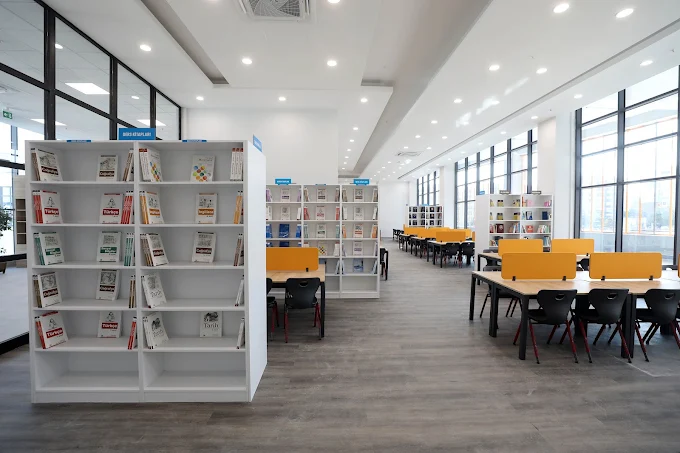 Yenimahalle Cumhuriyet Akademisi Nejat Uygur Salonu