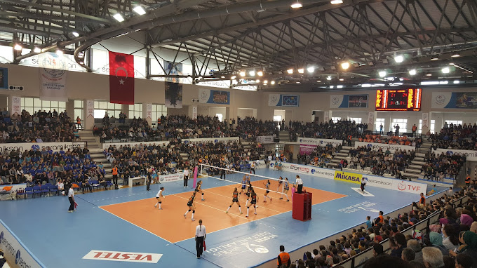 Turgutlu Yıldırım Beyazıt Kapalı Spor Salonu