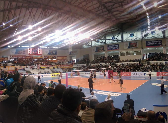 Turgutlu Yıldırım Beyazıt Kapalı Spor Salonu