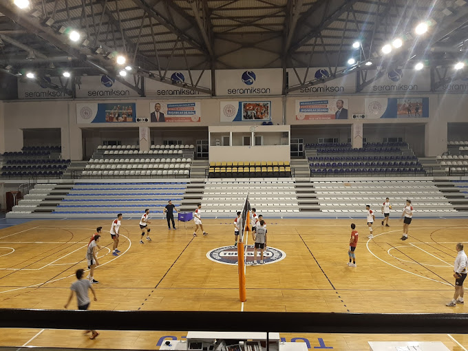 Turgutlu Yıldırım Beyazıt Kapalı Spor Salonu